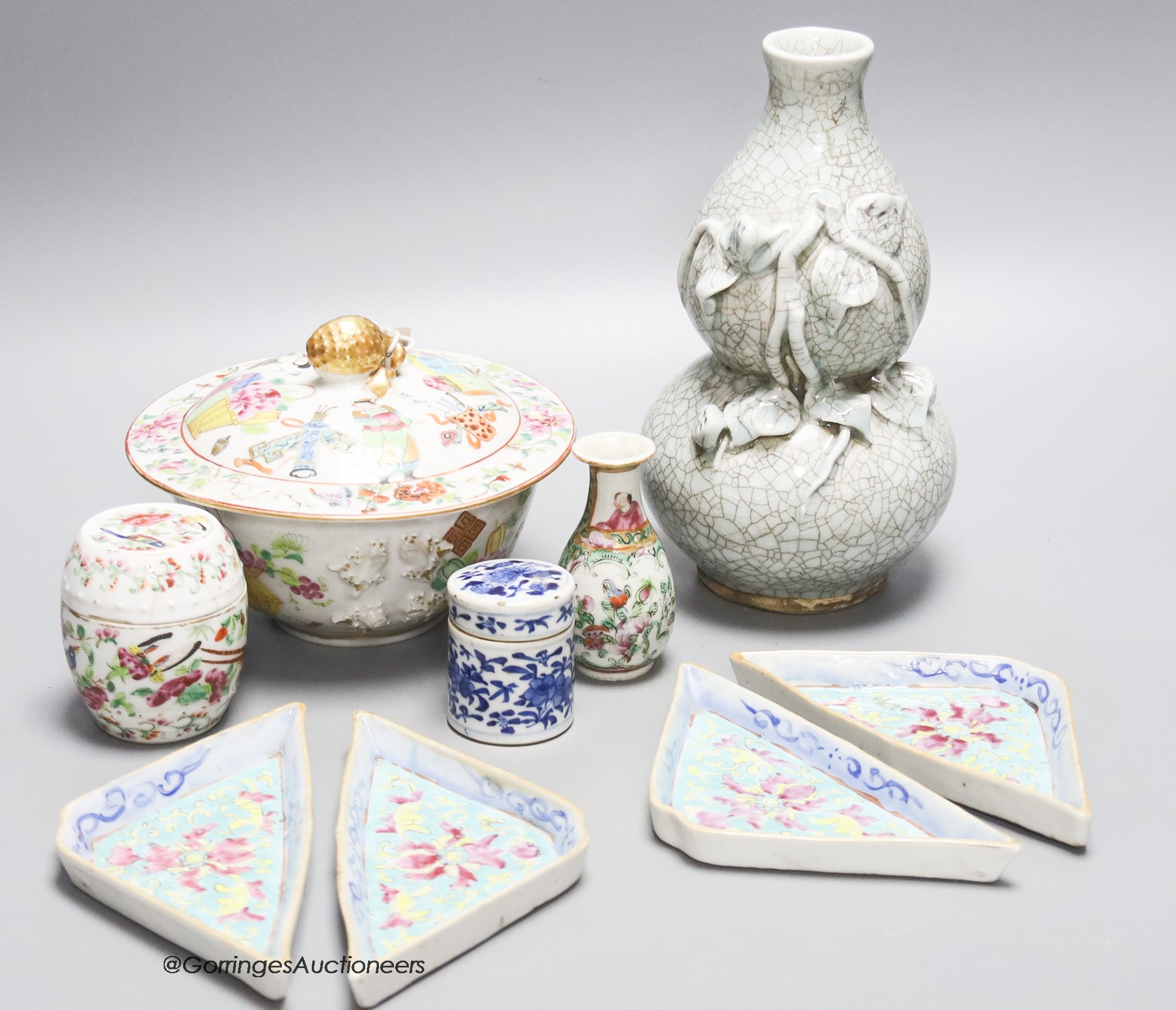 A quantity of mixed Chinese ceramics to include a crackleglaze double gourd vase, three pieces of famille rose porcelain, a blue and white pot and cover, etc. tallest 22cm